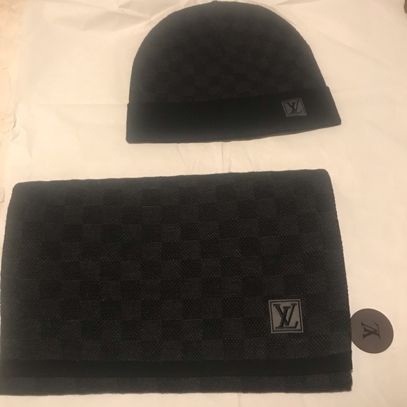 Scarf and hat - Picture 3 of 4